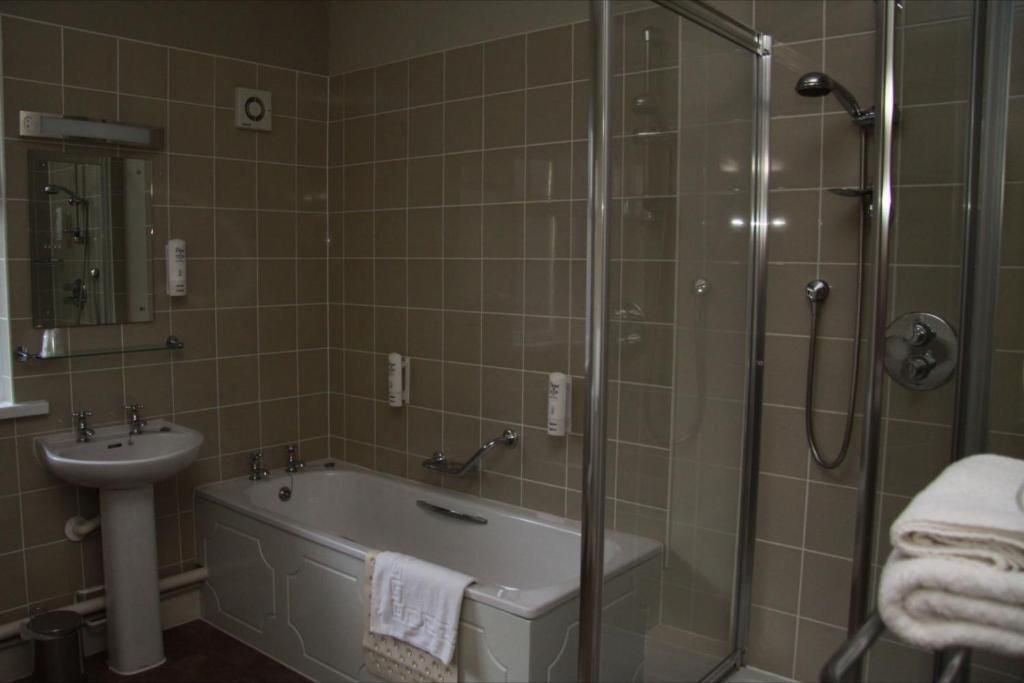 The Twelve Knights Hotel Port Talbot Room photo