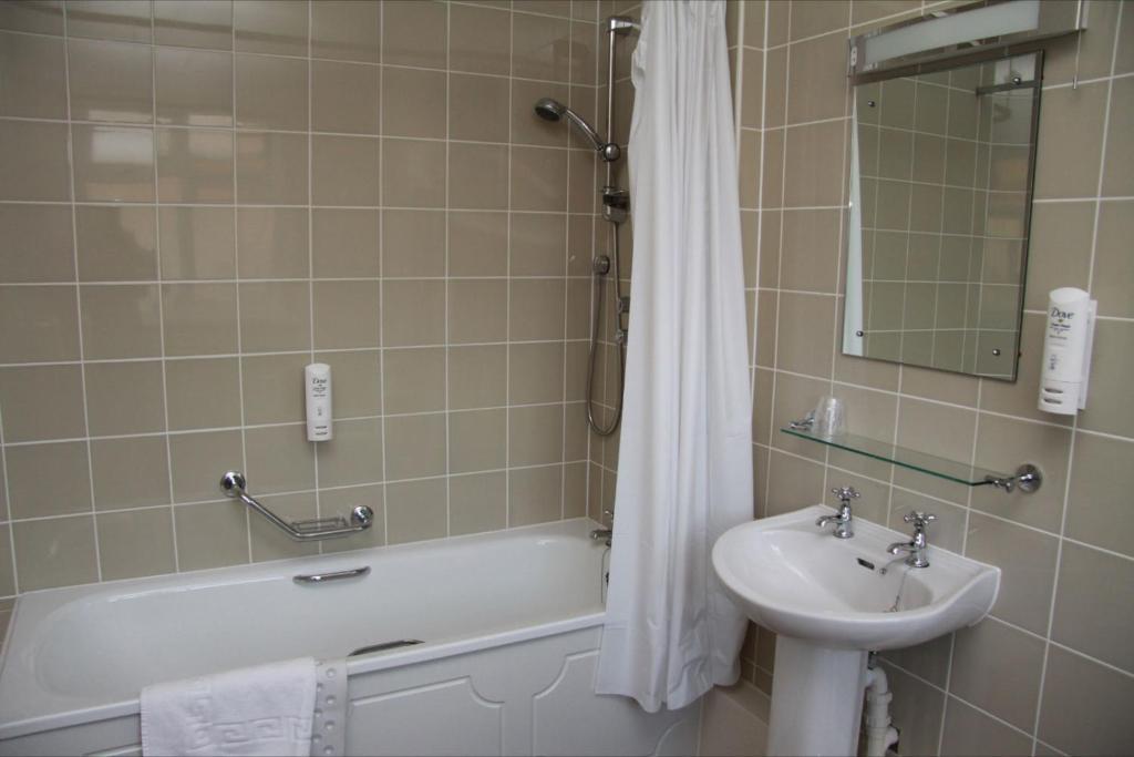 The Twelve Knights Hotel Port Talbot Room photo