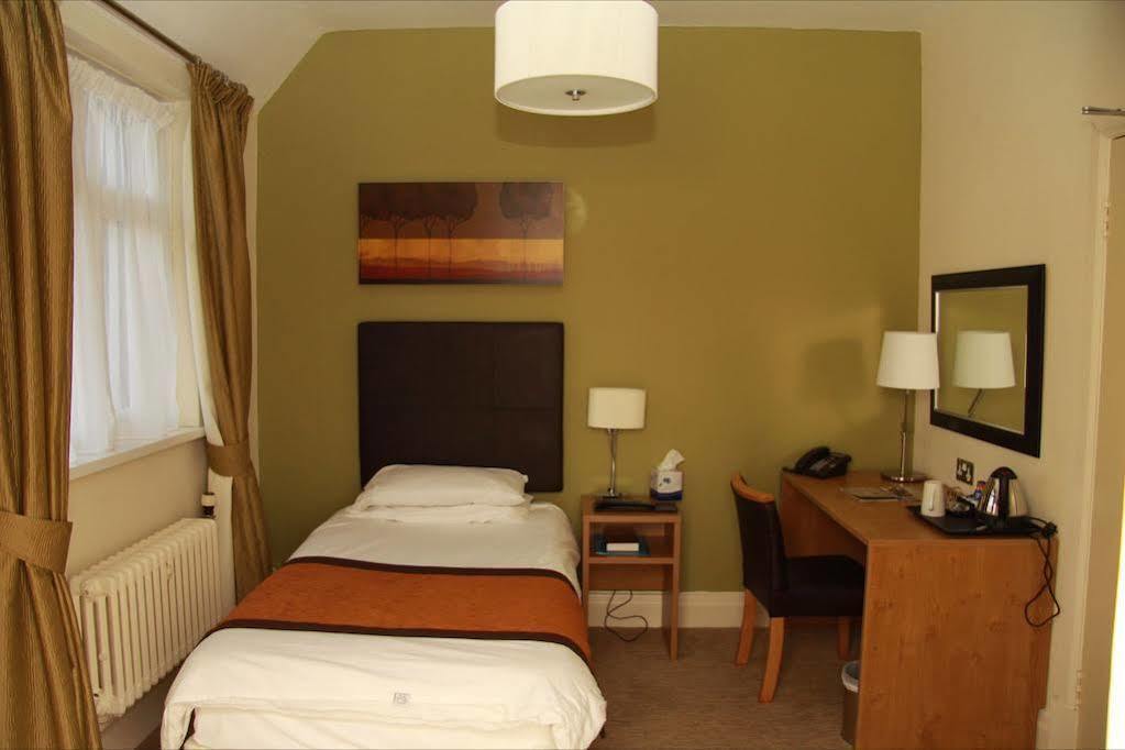 The Twelve Knights Hotel Port Talbot Exterior photo